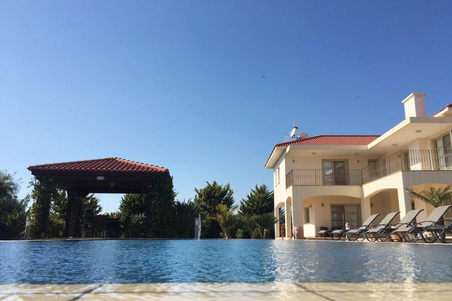 Orchard Blossom Private Villa With Pool Phrenaros Ngoại thất bức ảnh