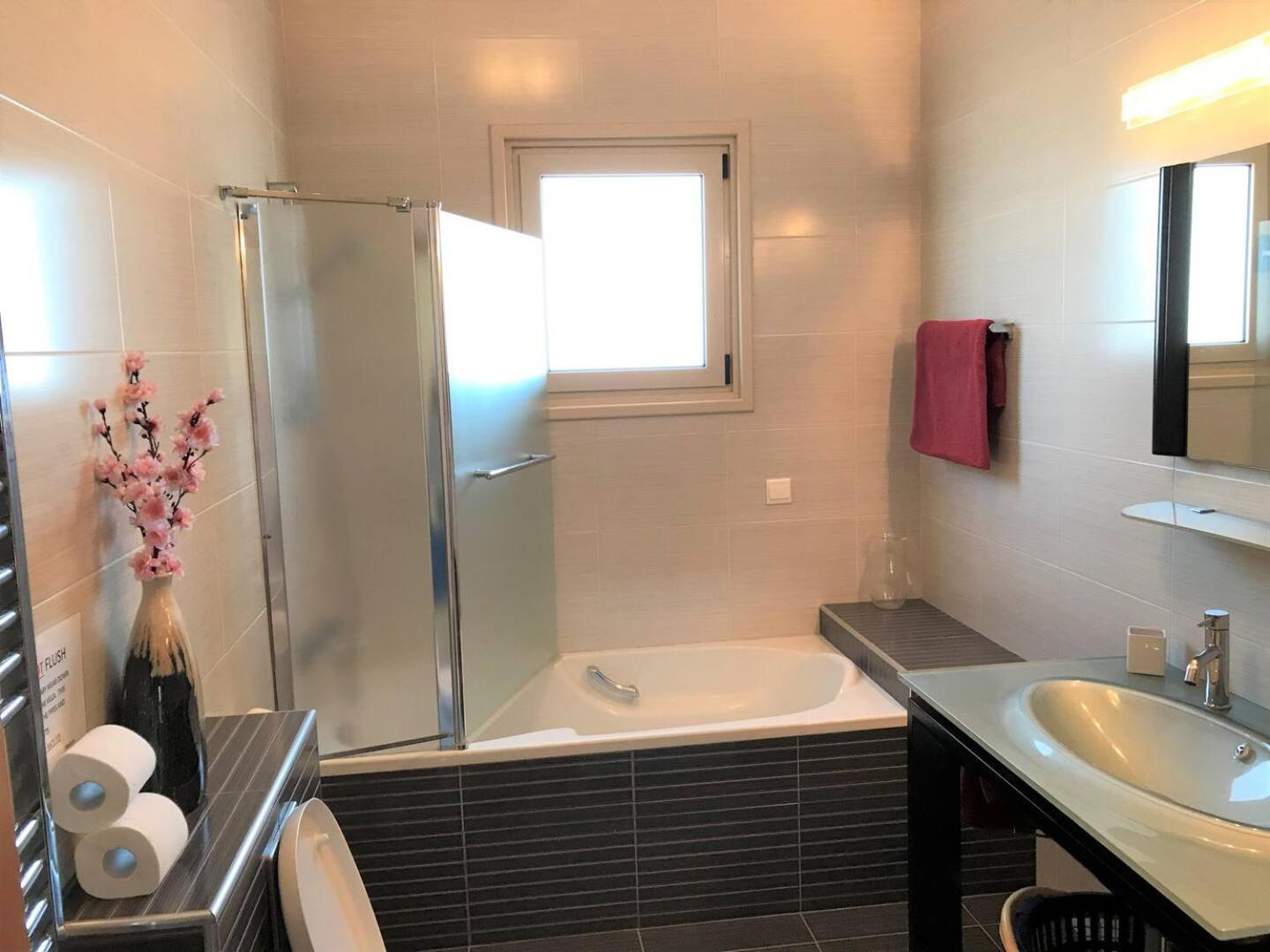 Orchard Blossom Private Villa With Pool Phrenaros Ngoại thất bức ảnh
