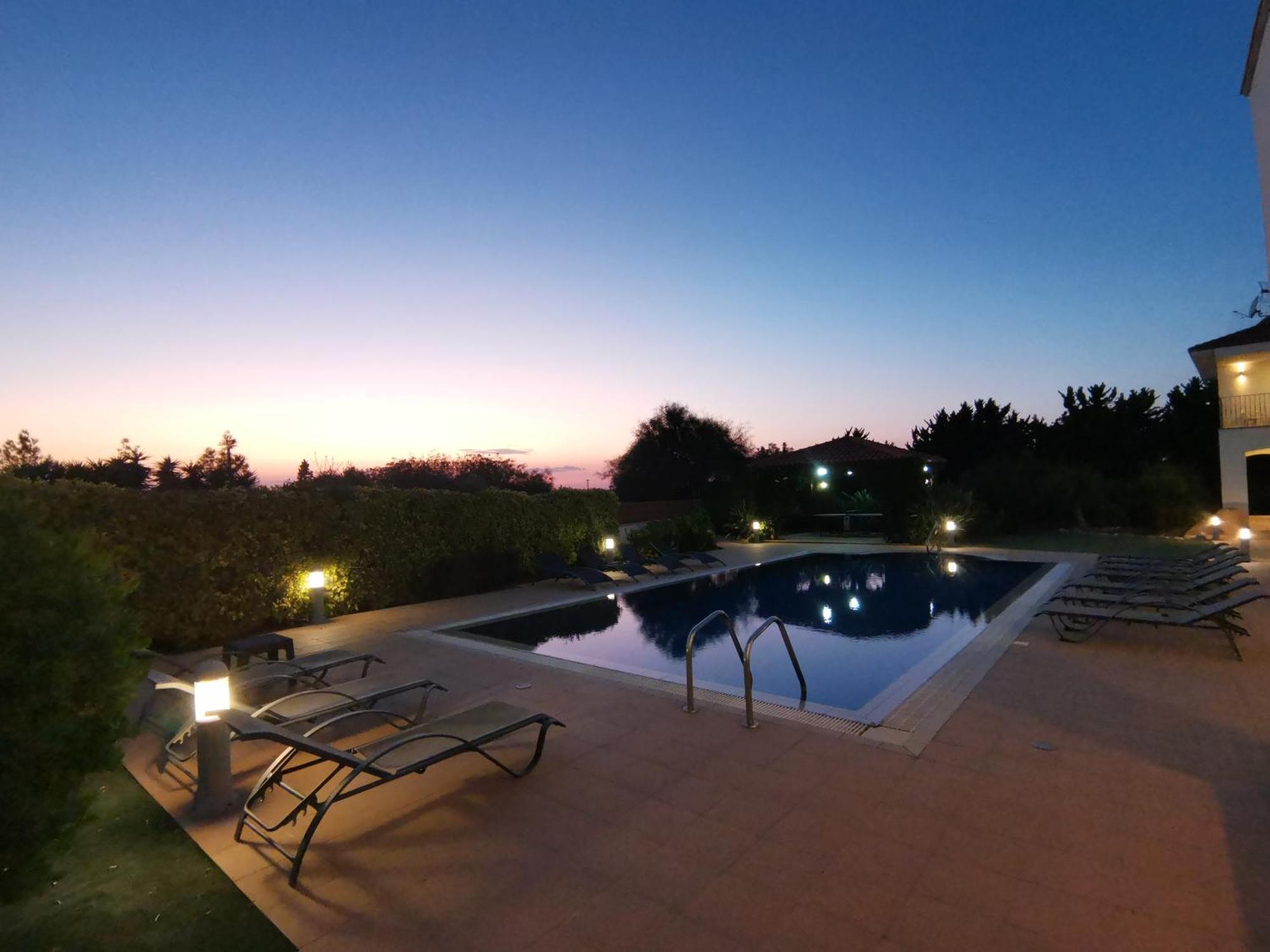 Orchard Blossom Private Villa With Pool Phrenaros Ngoại thất bức ảnh